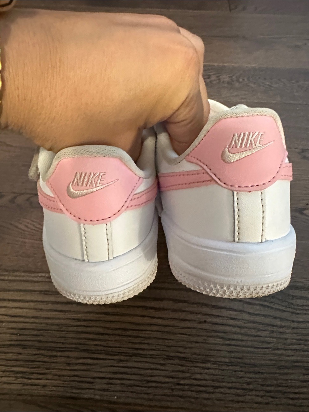 Nike Force 1 Low EasyOn Little Girls Sneaker with Velcro Closure - Picture 8 of 10